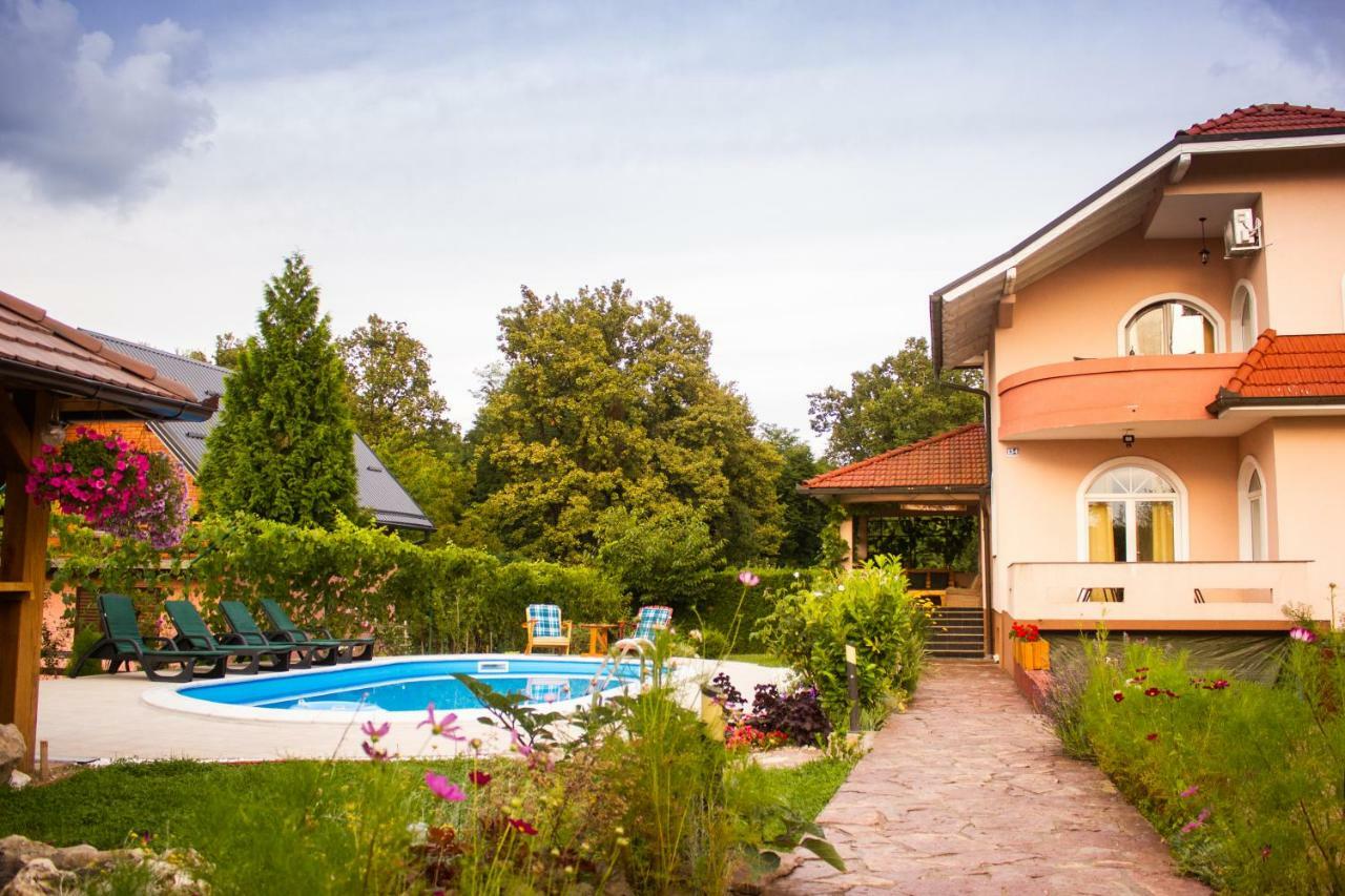 Villa Katarina With Pool Banja Luka Esterno foto