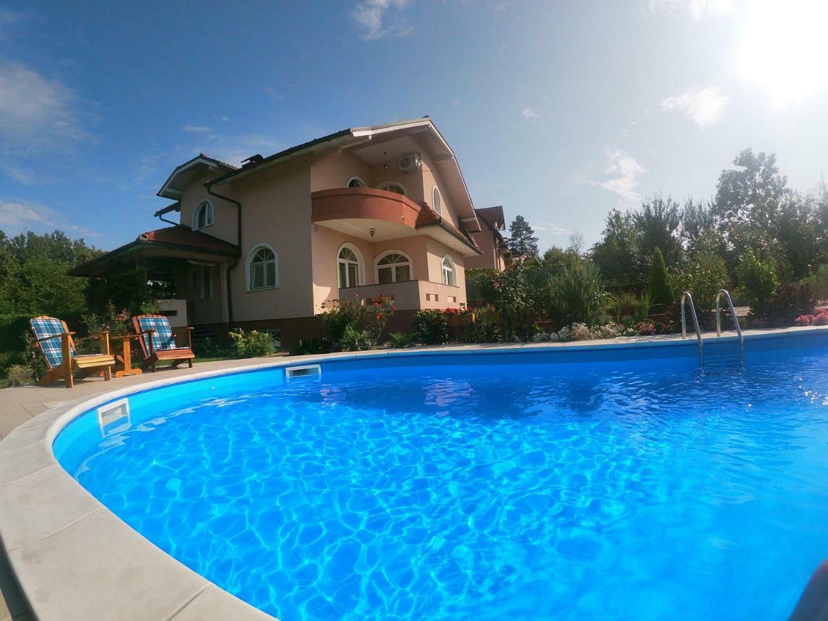 Villa Katarina With Pool Banja Luka Esterno foto